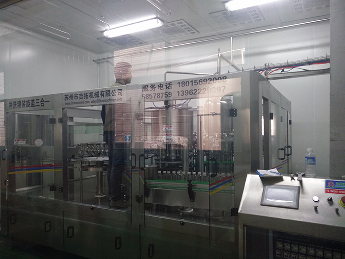 無菌灌裝機(jī)三合一機(jī)型